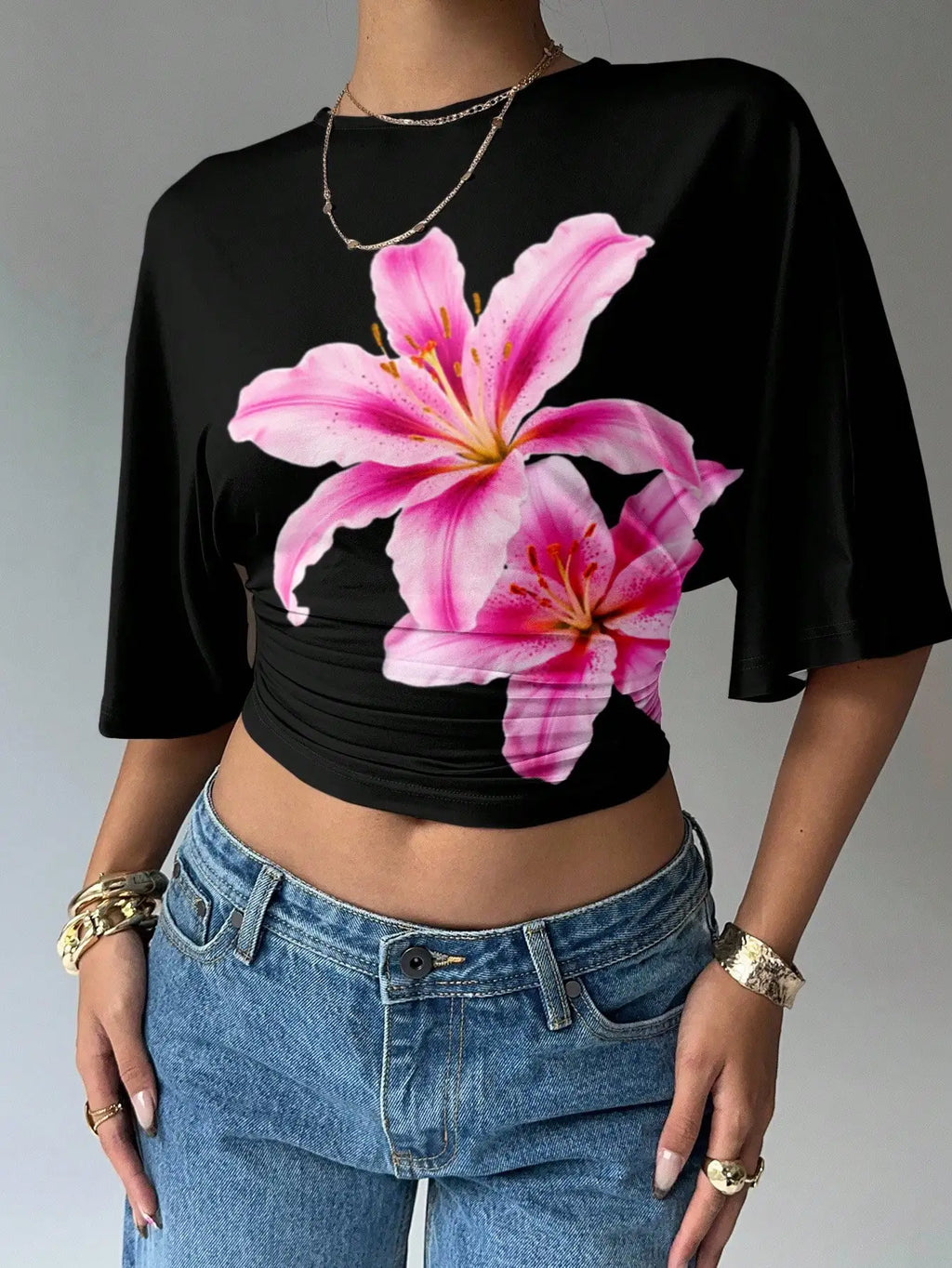 Batwing Sleeve Crop Tee with Relaxed Fit and Minimalist Casual Style