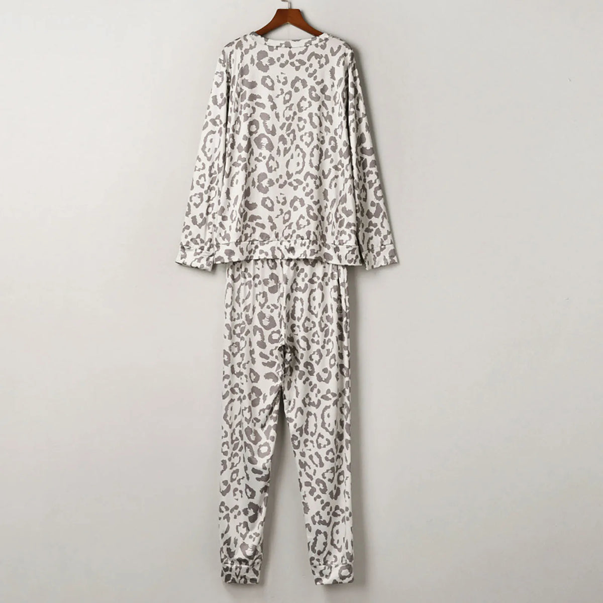 Relaxed-Fit Two-Piece Leopard Print Loungewear Set with Wide Neckline and Tapered Pants