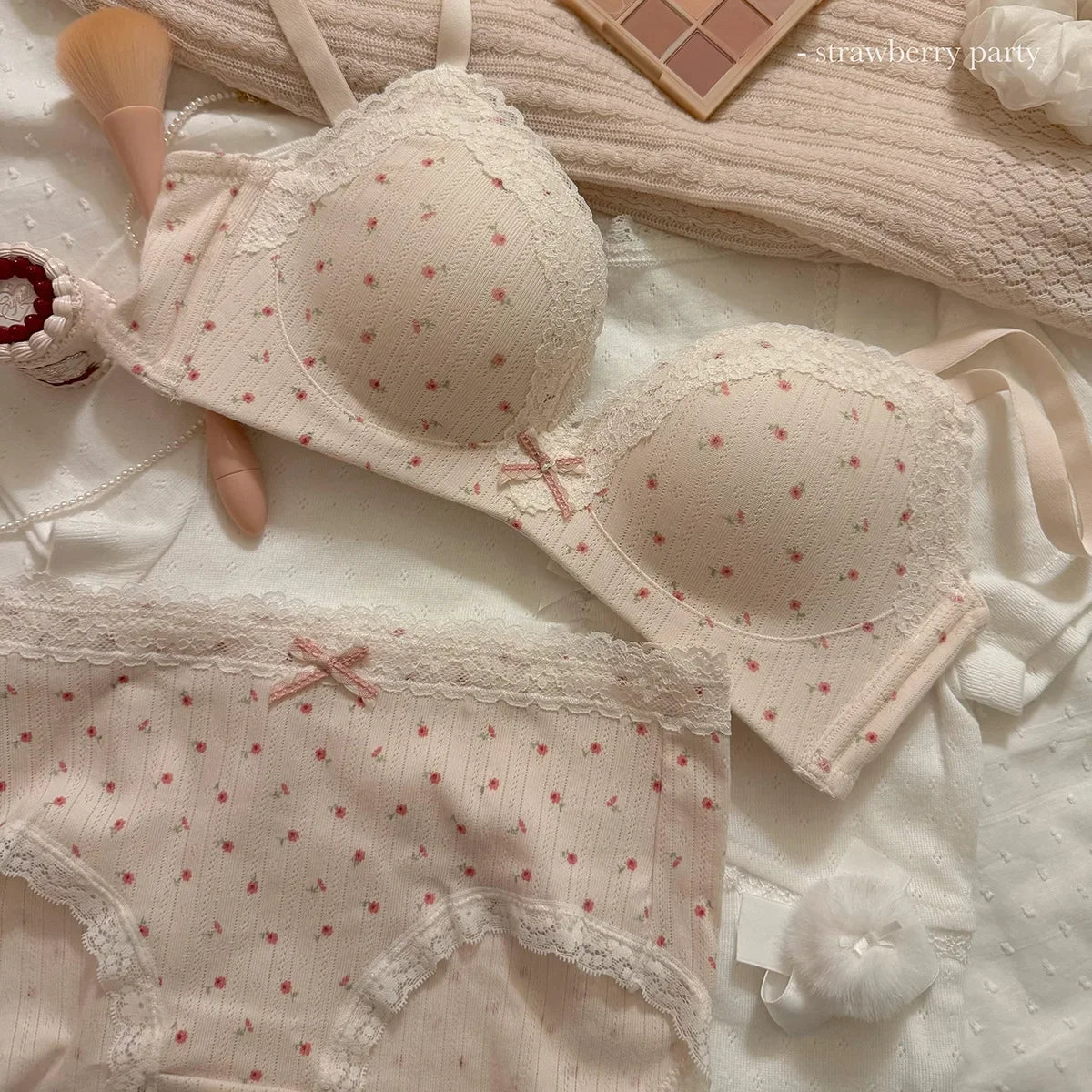 Embroidered Micro-Dot Wire-Free Contour T-Shirt Bra and Scalloped Hipster Brief Set