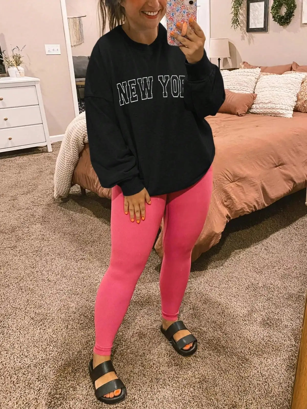 Women's Oversized Embroidered Crew Neck Sweatshirt with Drop Shoulders for Modern Streetwear Fashion