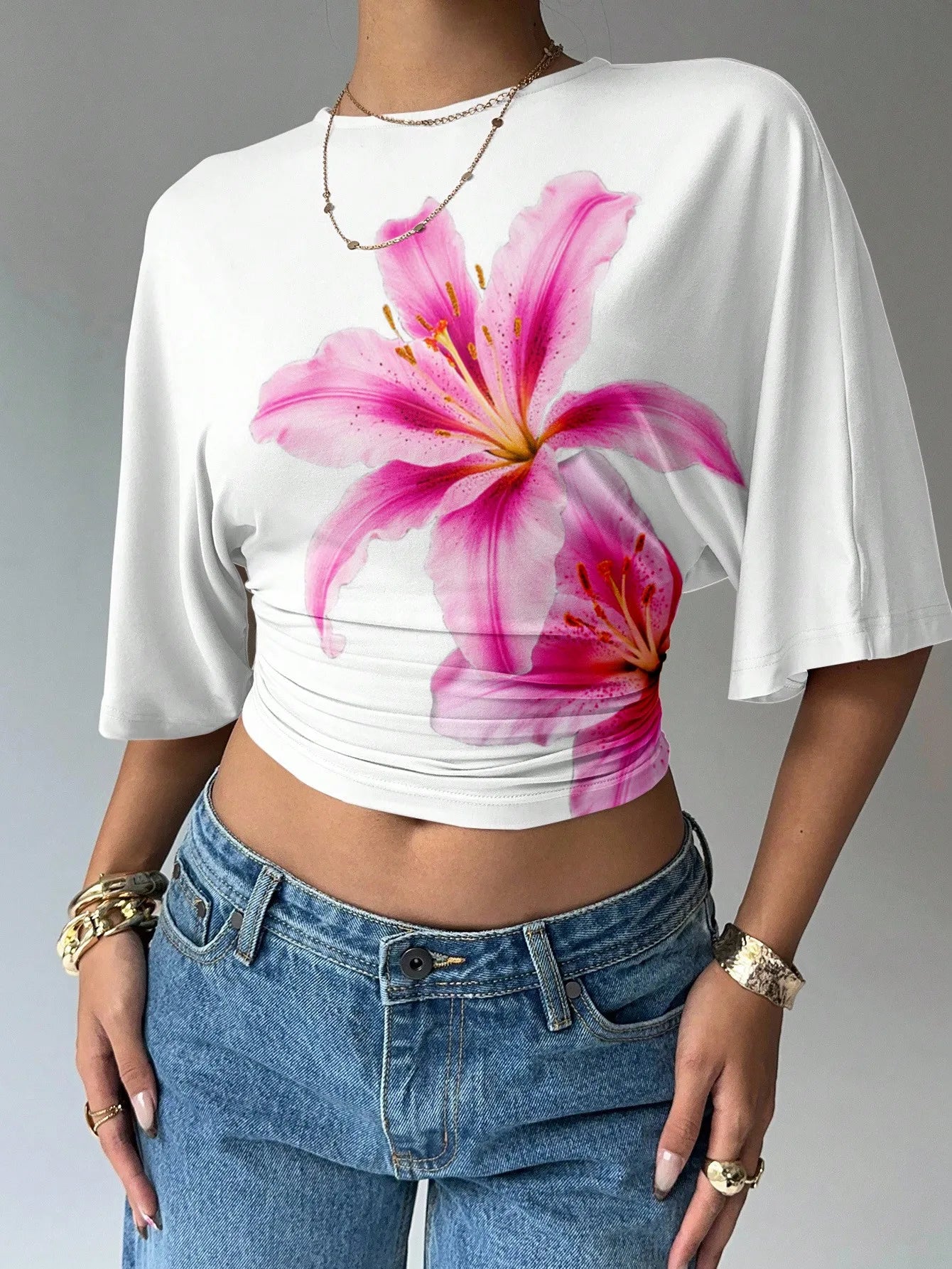 Batwing Sleeve Crop Tee with Relaxed Fit and Minimalist Casual Style
