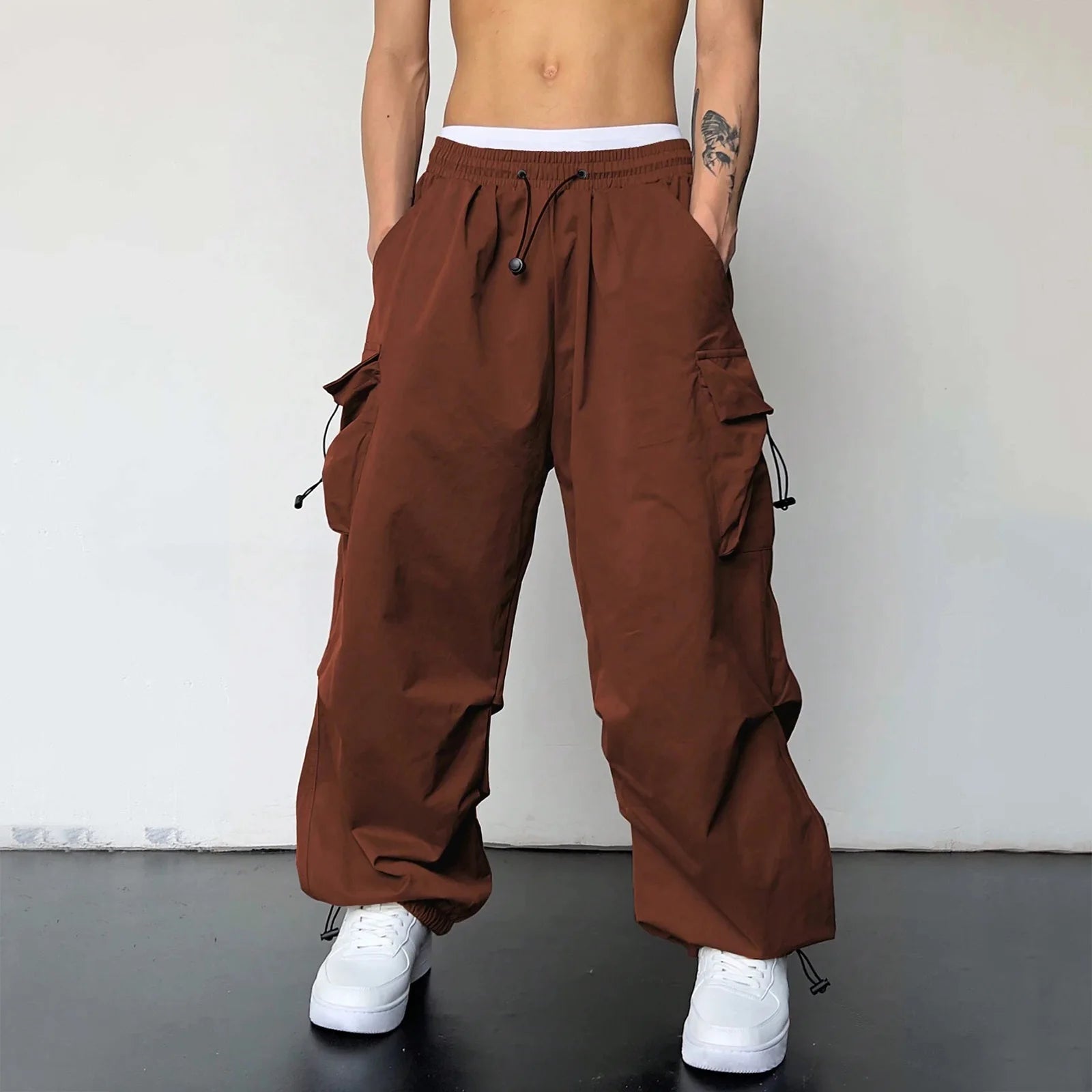 Men's Relaxed Cargo Pants with Multi-Pocket Design and Adjustable Hem