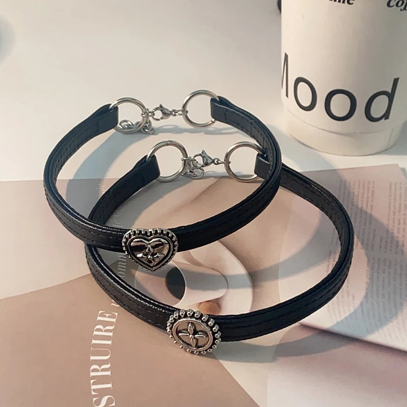 Vintage Heart Choker Necklace with Floral Detail for Gothic Fashion