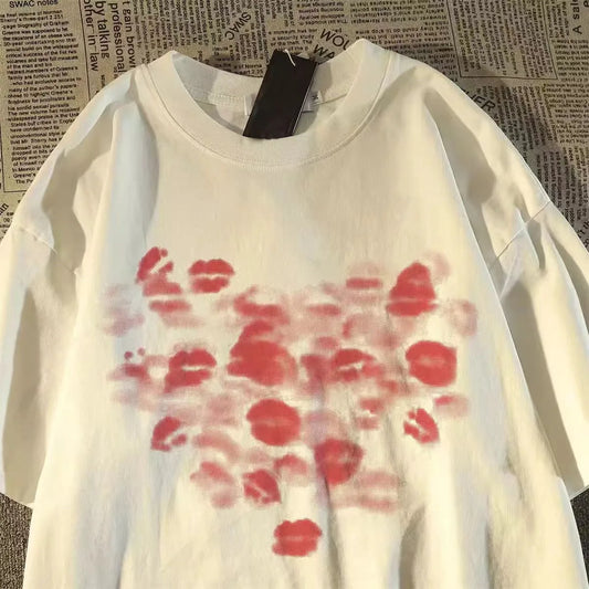 Oversized Lip Print Graphic Cotton T-Shirt with Contemporary Streetwear Styling