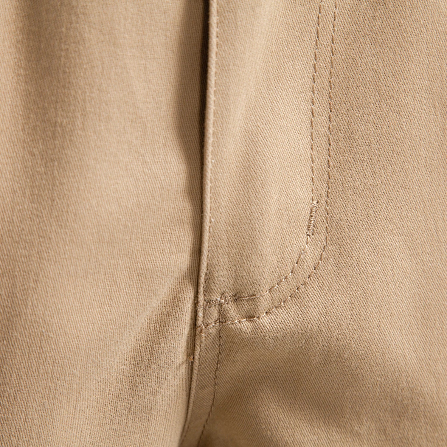 Men's Relaxed Fit Cotton Cargo Shorts with Elastic Waist and Utility Pocket Design