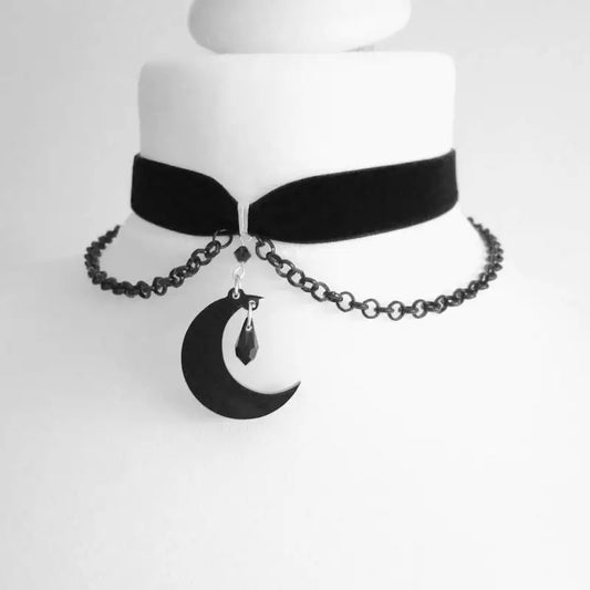 Gothic Spider Pendant Velvet Choker Necklace with Dark Alternative Aesthetic