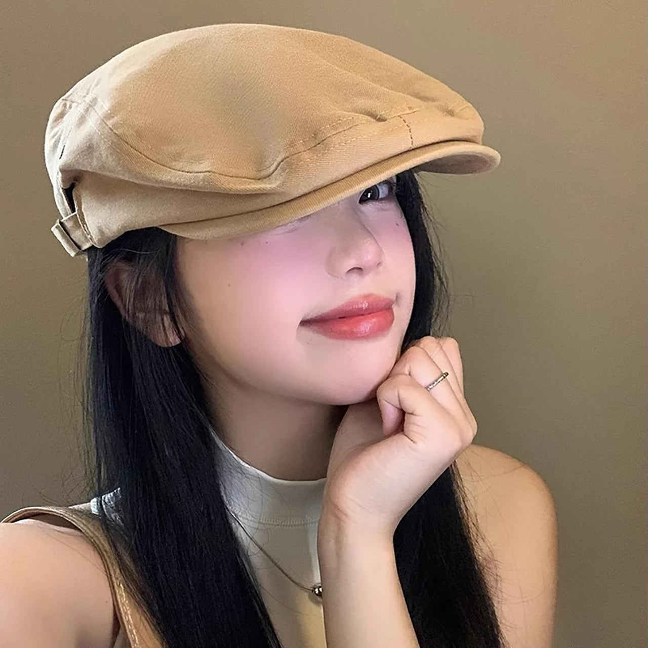 Retro Inspired Adjustable Newsboy Cap with Embroidered Detail for Casual Streetwear Fashion