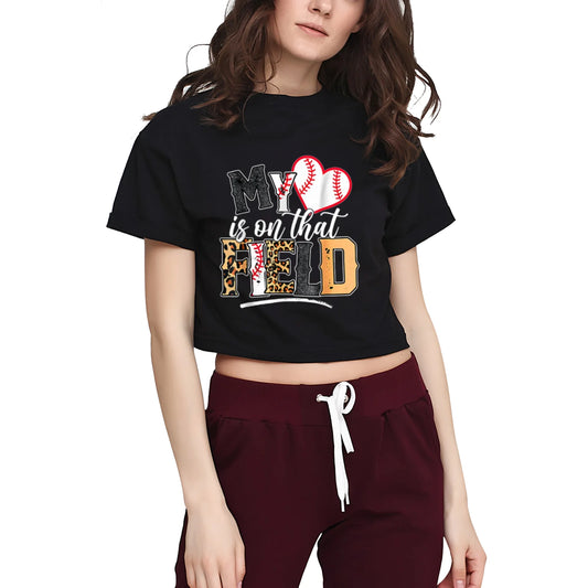 Graphic Crop Tee with Fitted Silhouette and Casual Streetwear Styling