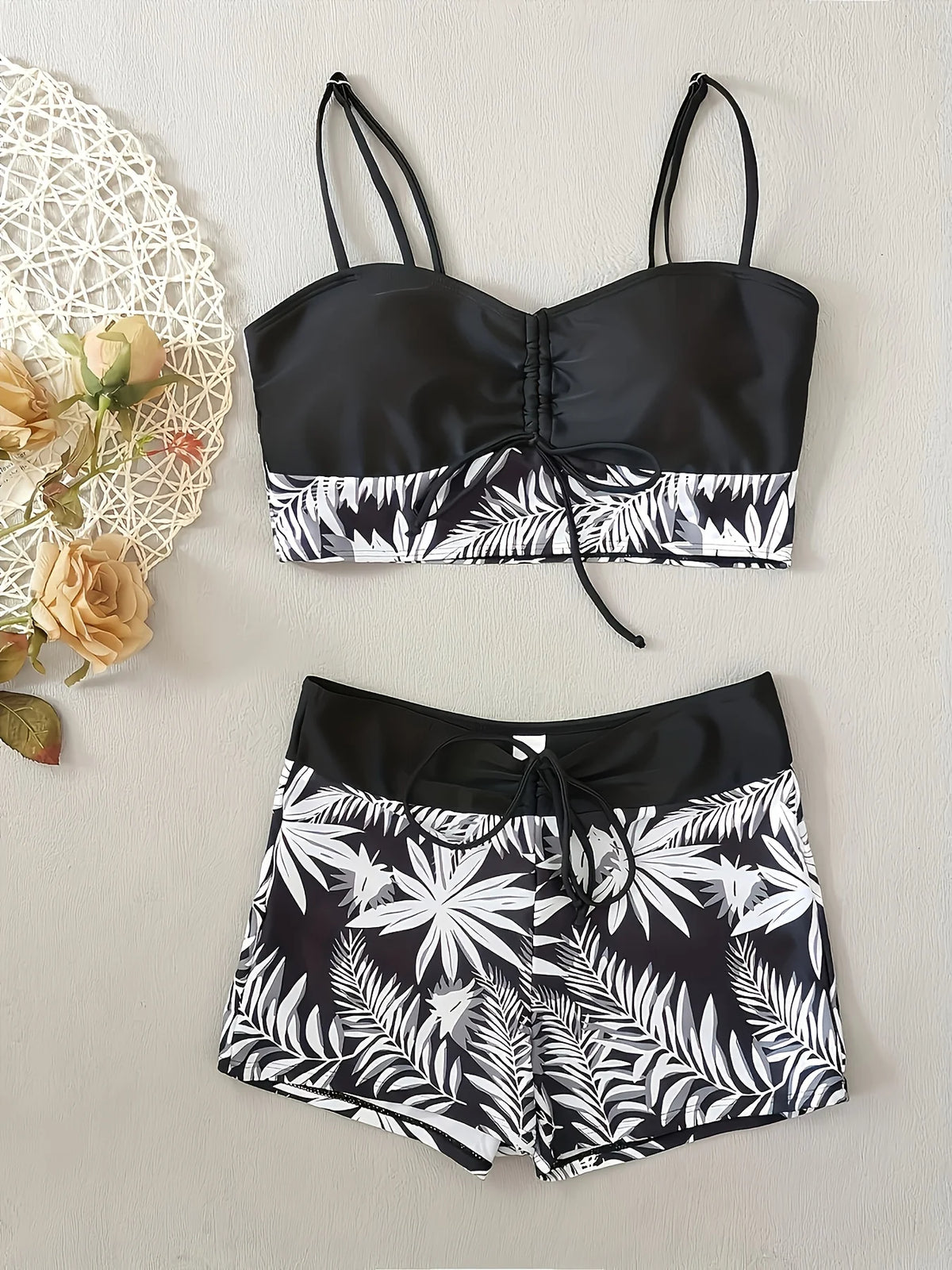 Tropical Leaf Print Two-Piece Tankini Set with Adjustable Straps and High-Waisted Shorts