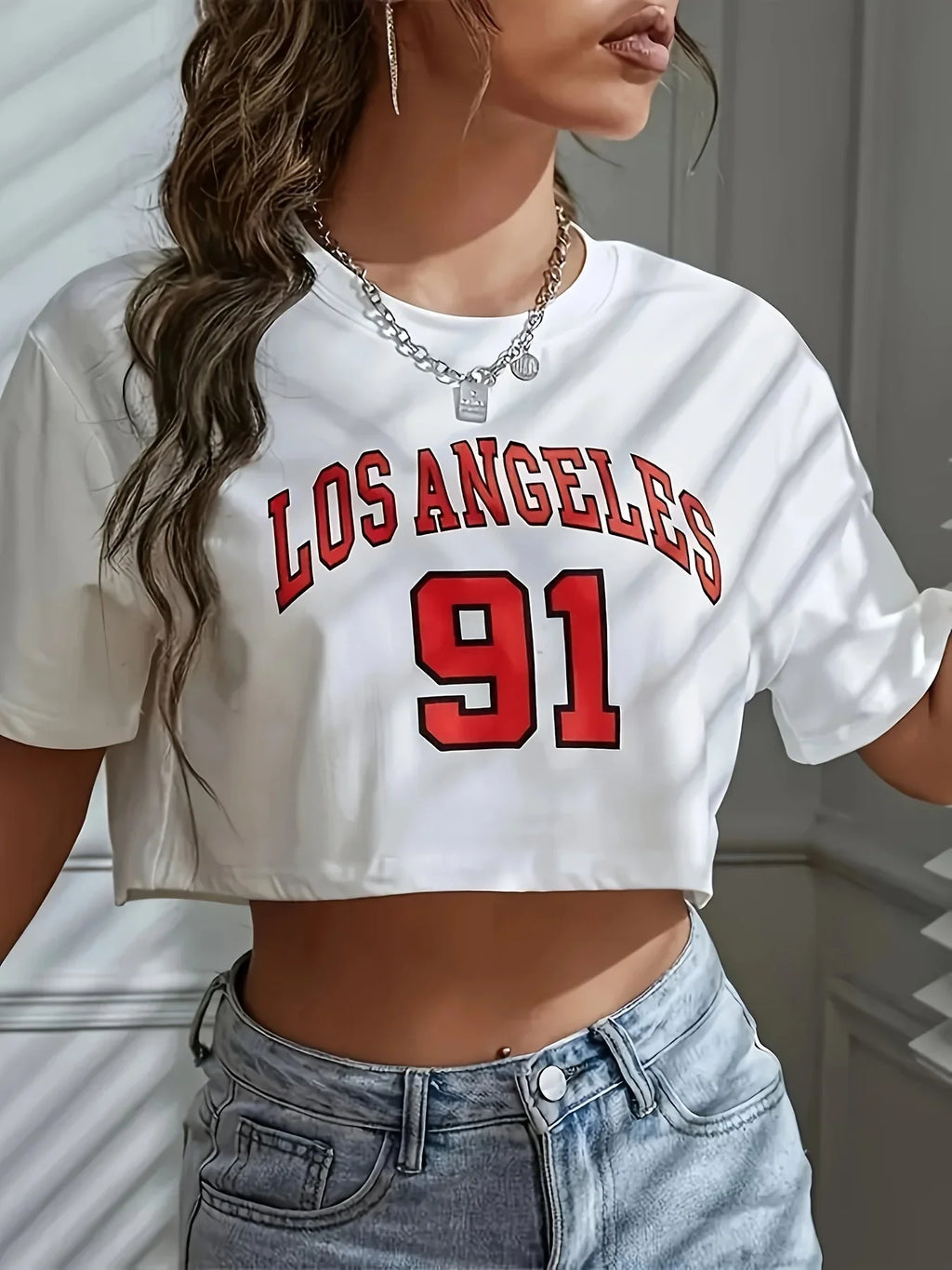 Women's Vintage City Graphic Crop T-Shirt for Casual Streetwear Everyday Modern Fashion Style