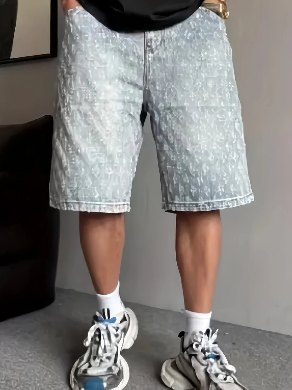 Men's Loose Fit Washed Denim Shorts with Distressed Details and Relaxed Streetwear Style