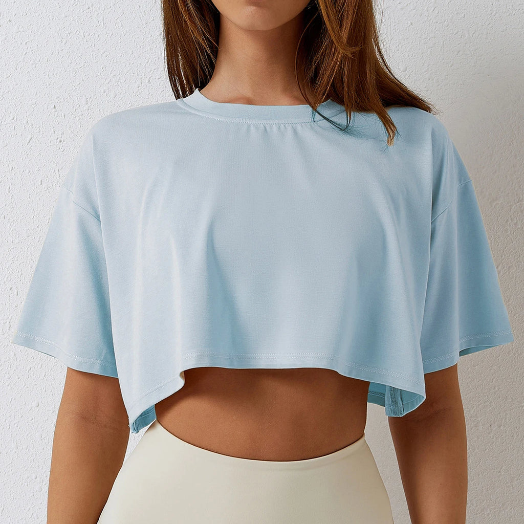 Women's Relaxed Cropped T-Shirt for Minimalist Casual Streetwear Everyday Comfort and Layered Style