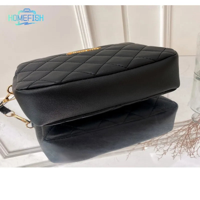 Quilted Chain Strap Saddle Crossbody Bag with Tassel Accent Design