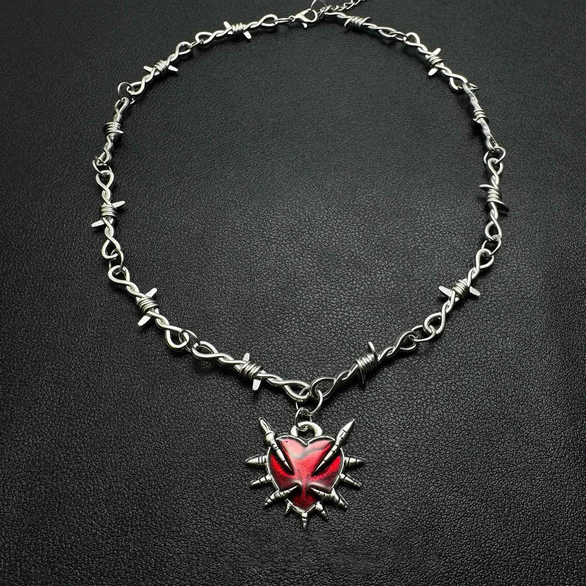 Thorn Chain Heart Pendant Necklace for Gothic Y2K and Grunge Styling