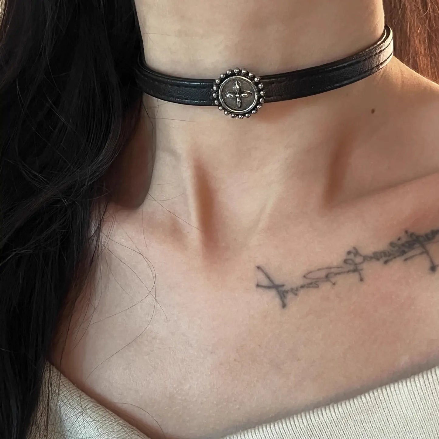 Vintage Heart Choker Necklace with Floral Detail for Gothic Fashion