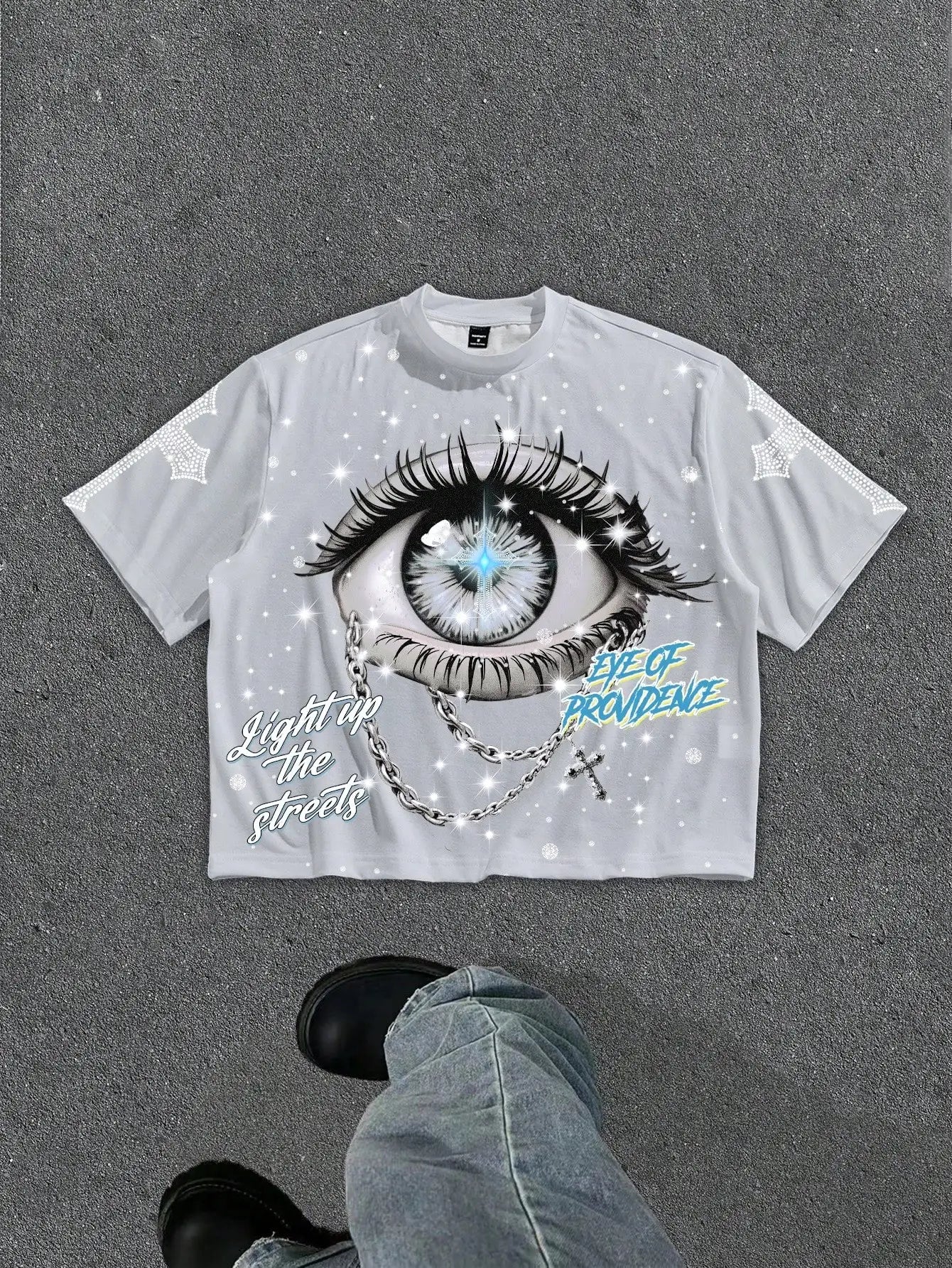 Graphic Eye Crop Tee with Cosmic Artwork and Boxy Streetwear Silhouette