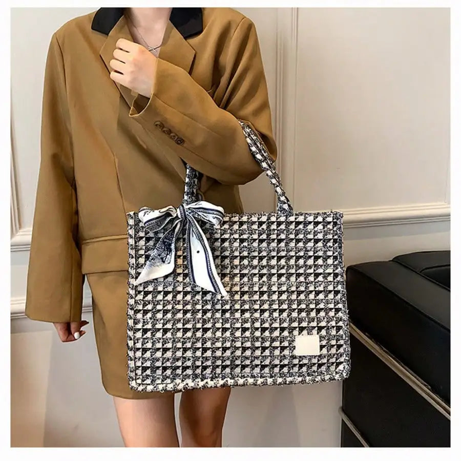 Large Capacity Textured Tote Bag with Woven Pattern Detailing