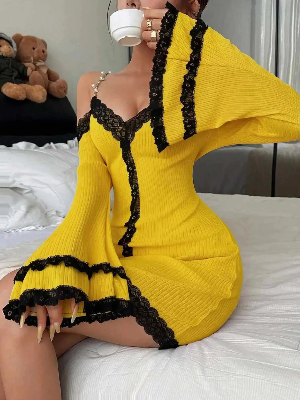 Women's Pearl-Chain Detail Babydoll Nightdress, Long-Sleeve V-Neck Mini Sleepwear with Lace Trim and Spaghetti Straps
