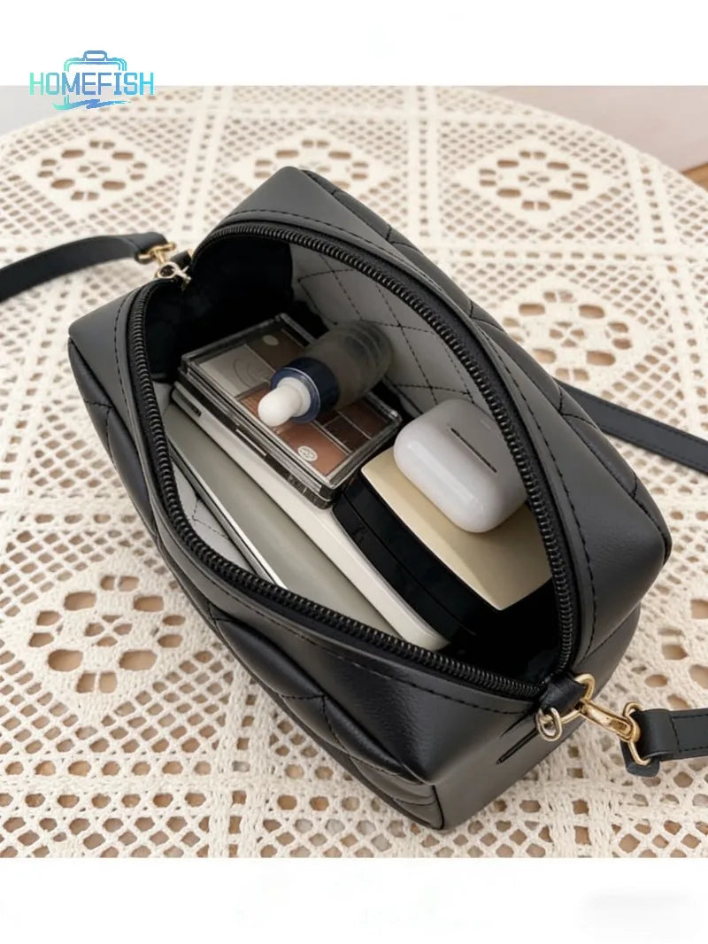 Quilted Chain Strap Saddle Crossbody Bag with Tassel Accent Design