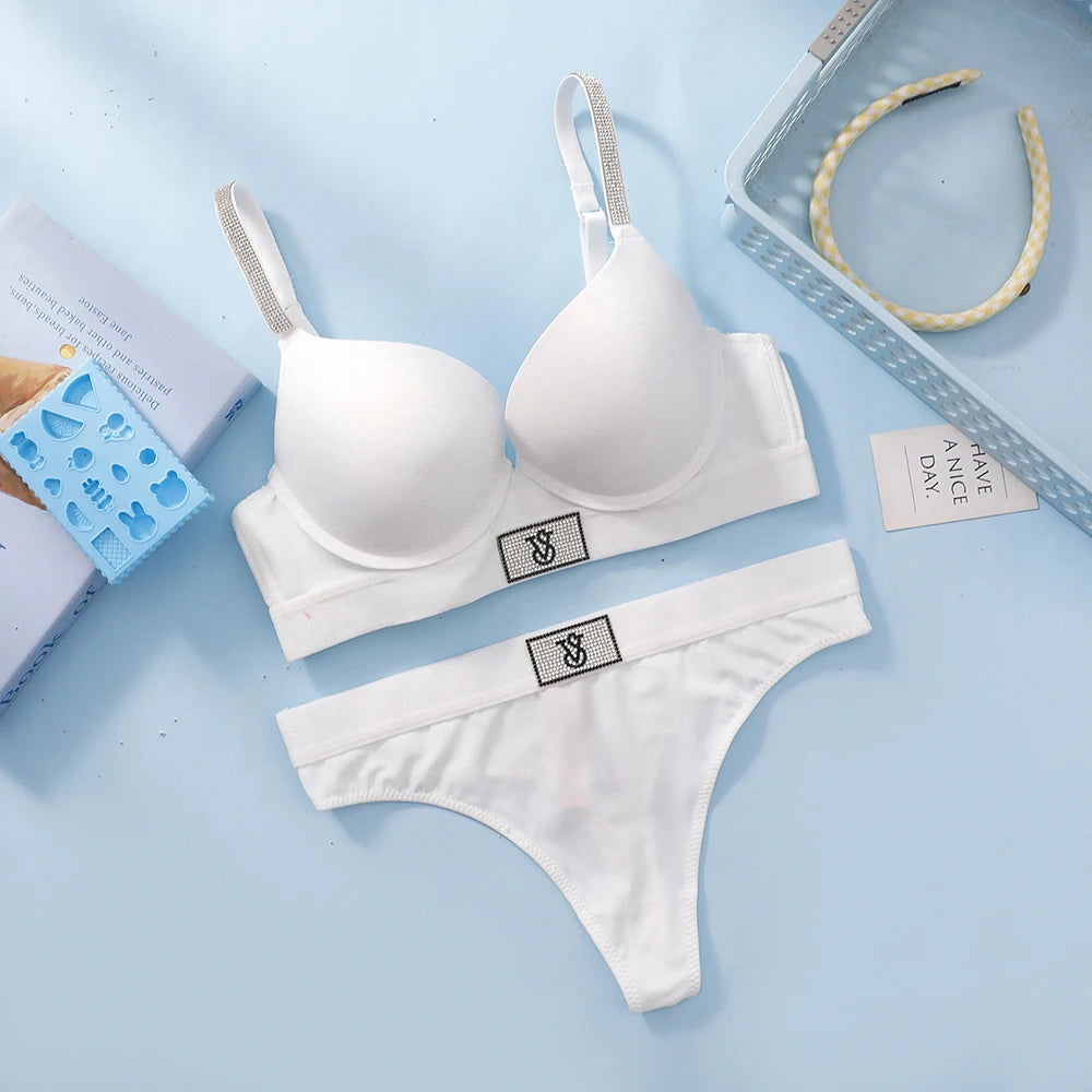 Women’s Coordinated Lace-Trim Lingerie Set with Push-Up Underwire Bra and Logo-Style Thong Panty