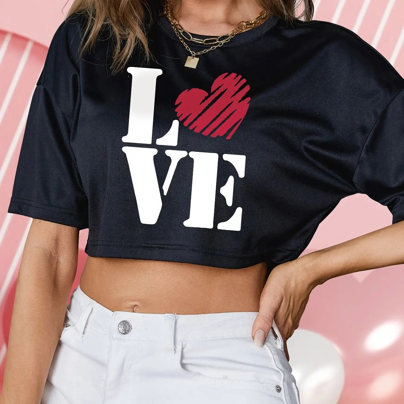 Women's Heart Graphic Crop Top for Casual Everyday Streetwear Modern Fashion Style
