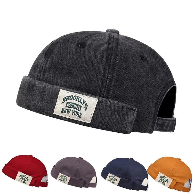 Minimalist Folded Cuffed Beanie with Woven Patch Detail for Contemporary Streetwear Fashion