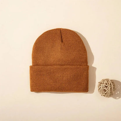 Minimalist Polyester Knit Beanie for Everyday Casual Streetwear Winter Outdoor Comfort and Style