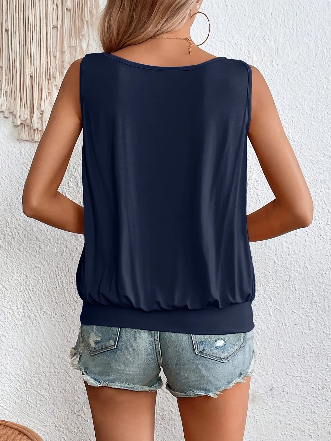 Relaxed Scoop Neck Tank Top with Lightweight Stretch Casual Streetwear Everyday Design