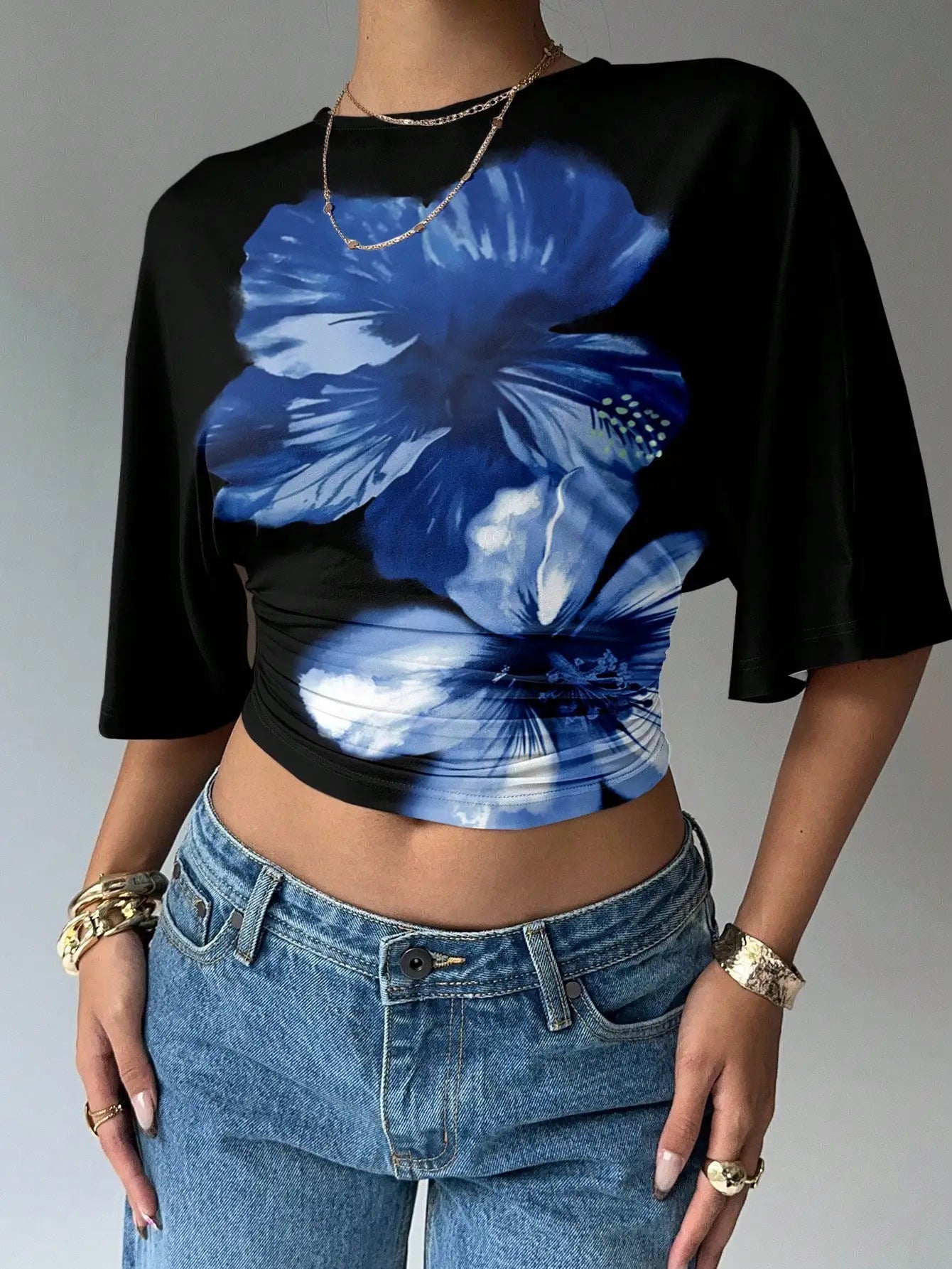 Batwing Sleeve Crop Tee with Relaxed Fit and Minimalist Casual Style