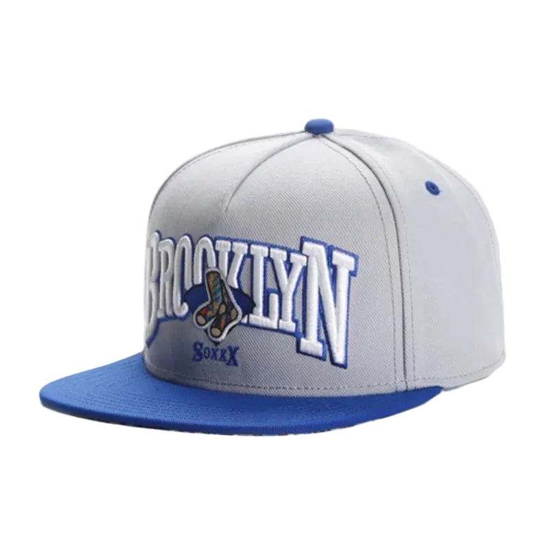 Structured Embroidered Snapback Baseball Cap with Flat Brim for Urban Streetwear Fashion Style