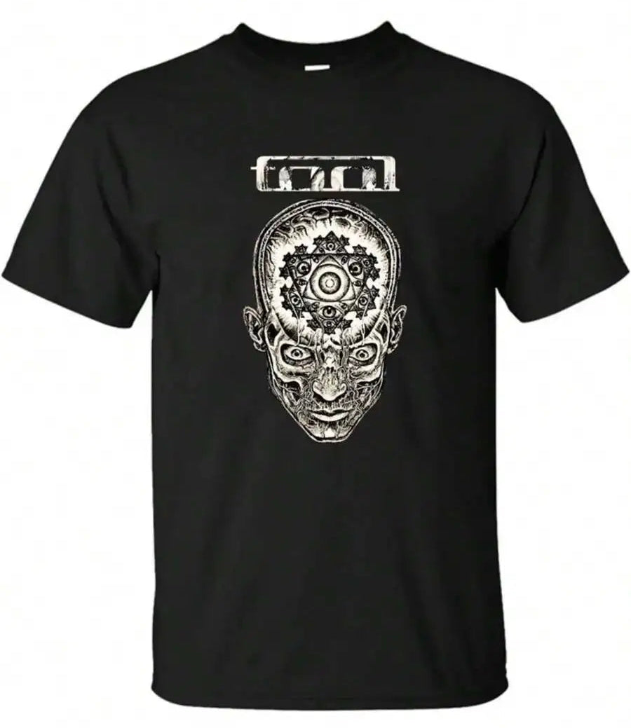 Vintage Crest Graphic Cotton Blend Streetwear T-Shirt with Ornamental Artwork