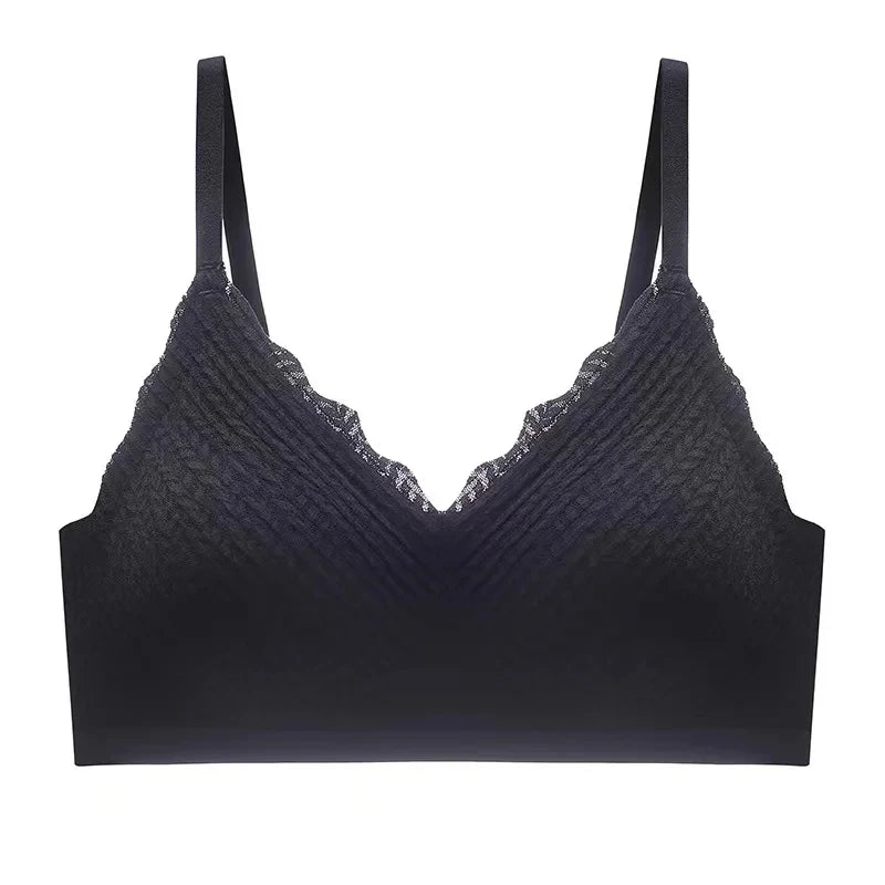Textured Lilac Seamless Bra with Scalloped V-Neckline and Adjustable Straps