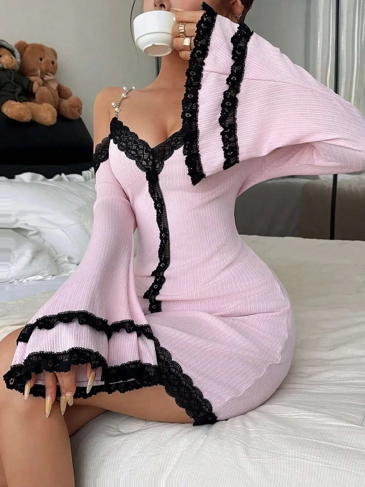 Women's Pearl-Chain Detail Babydoll Nightdress, Long-Sleeve V-Neck Mini Sleepwear with Lace Trim and Spaghetti Straps