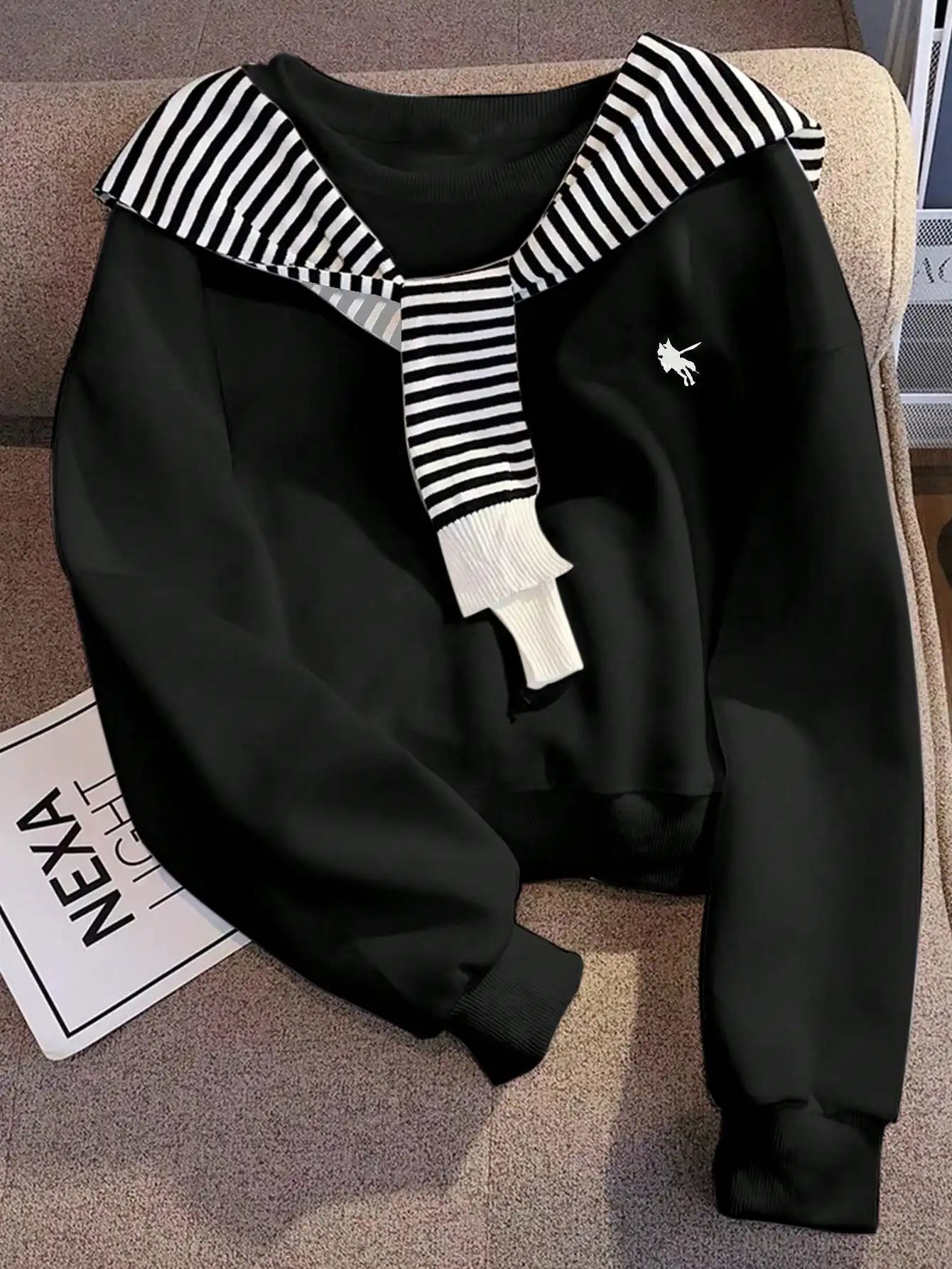 Women's Striped Collar Half-Zip Sweatshirt with Relaxed Fit for Contemporary Style