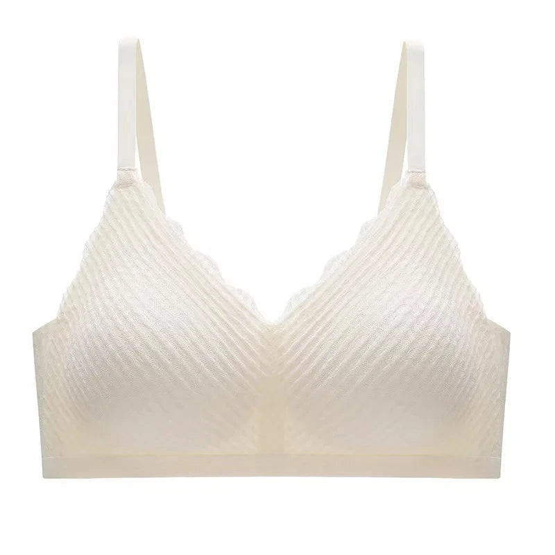Textured Lilac Seamless Bra with Scalloped V-Neckline and Adjustable Straps