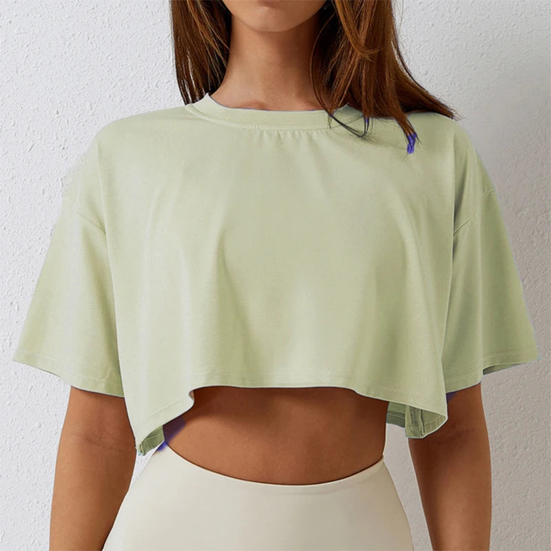 Women's Relaxed Cropped T-Shirt for Minimalist Casual Streetwear Everyday Comfort and Layered Style