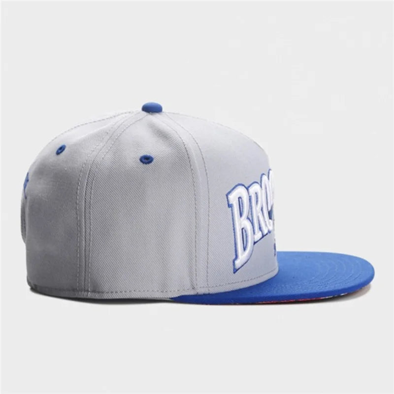 Structured Embroidered Snapback Baseball Cap with Flat Brim for Urban Streetwear Fashion Style