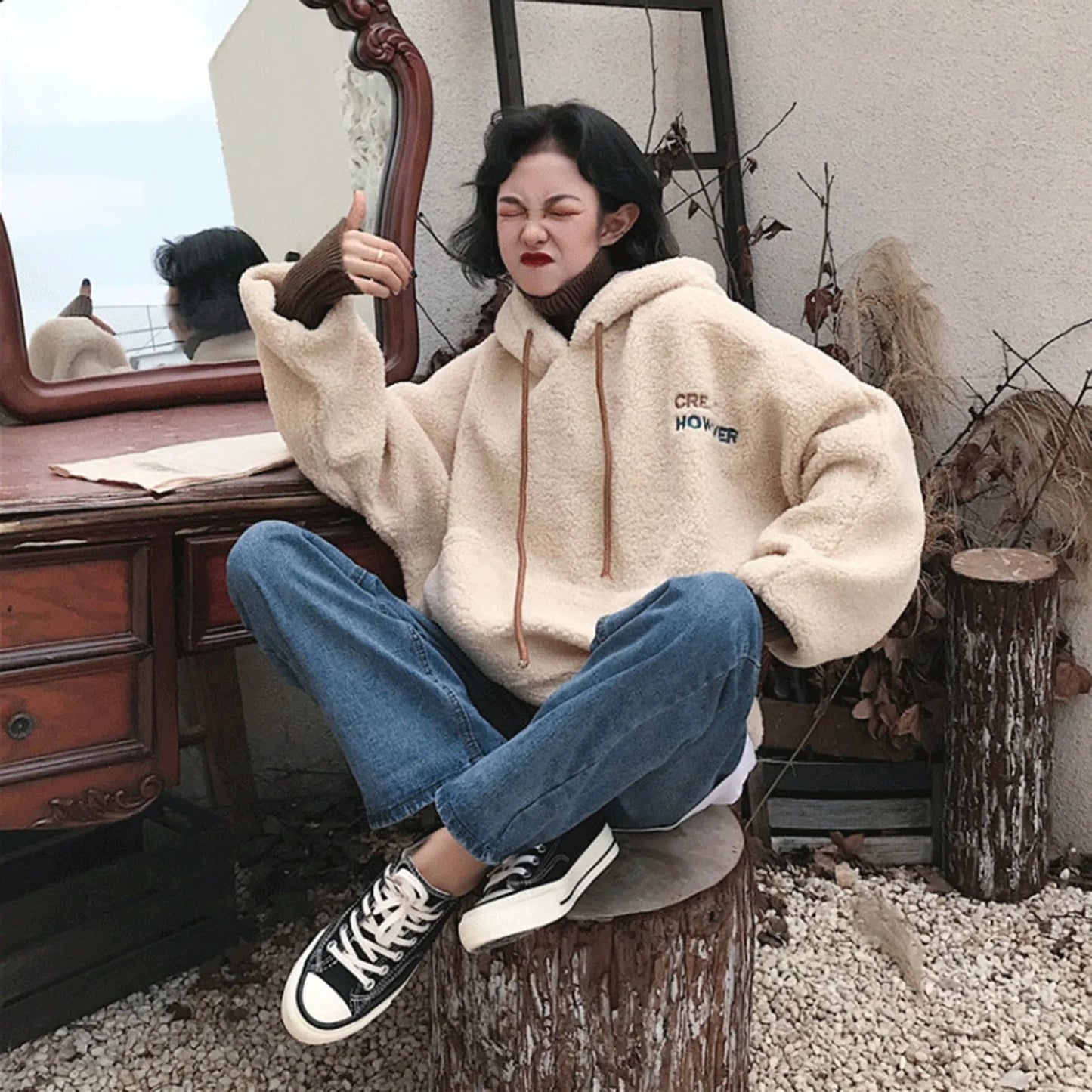Women's Plush Two-Tone Hooded Fleece Pullover with Relaxed Fit for Cozy Everyday Wear
