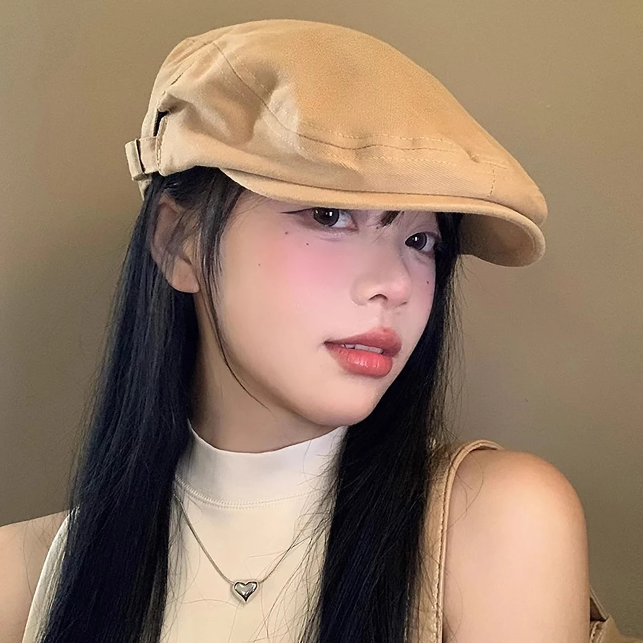Retro Inspired Adjustable Newsboy Cap with Embroidered Detail for Casual Streetwear Fashion
