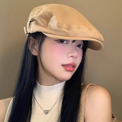 Retro Inspired Adjustable Newsboy Cap with Embroidered Detail for Casual Streetwear Fashion
