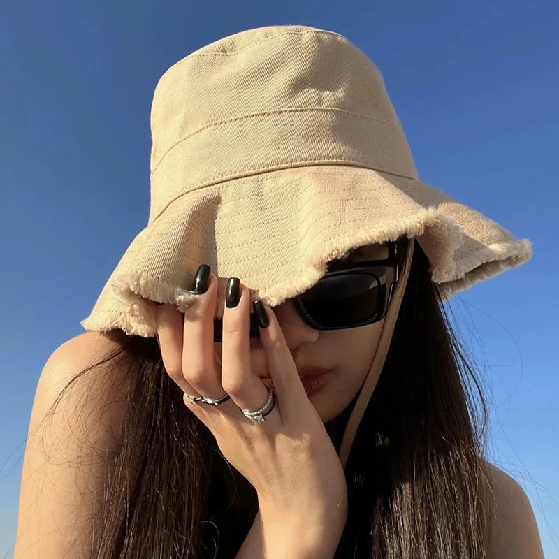 Minimalist Bucket Hat with Soft Brim and Decorative Tassel Detail for Everyday Outdoor Style