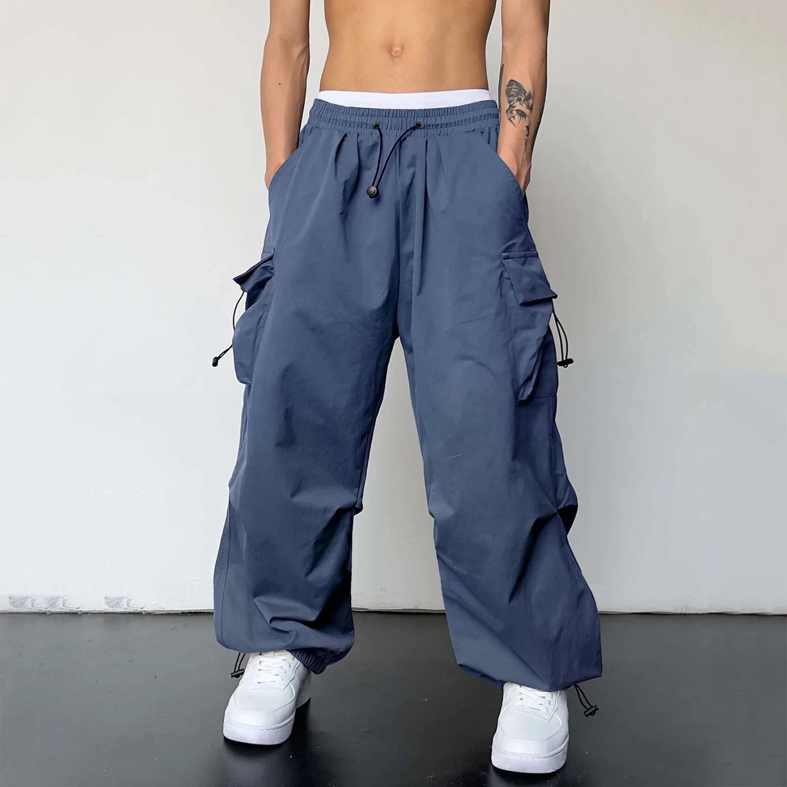 Men's Relaxed Cargo Pants with Multi-Pocket Design and Adjustable Hem