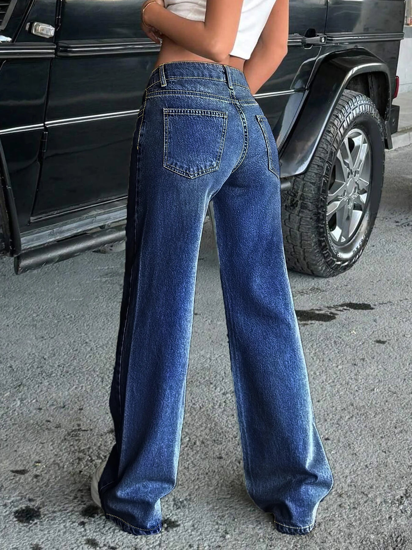 Women's Mid Rise Relaxed Straight Leg Stretch Denim Jeans for Everyday Streetwear Style