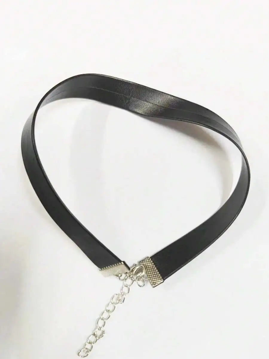 Minimalist Velvet Choker Necklace for Gothic Grunge and Dark Feminine Styling