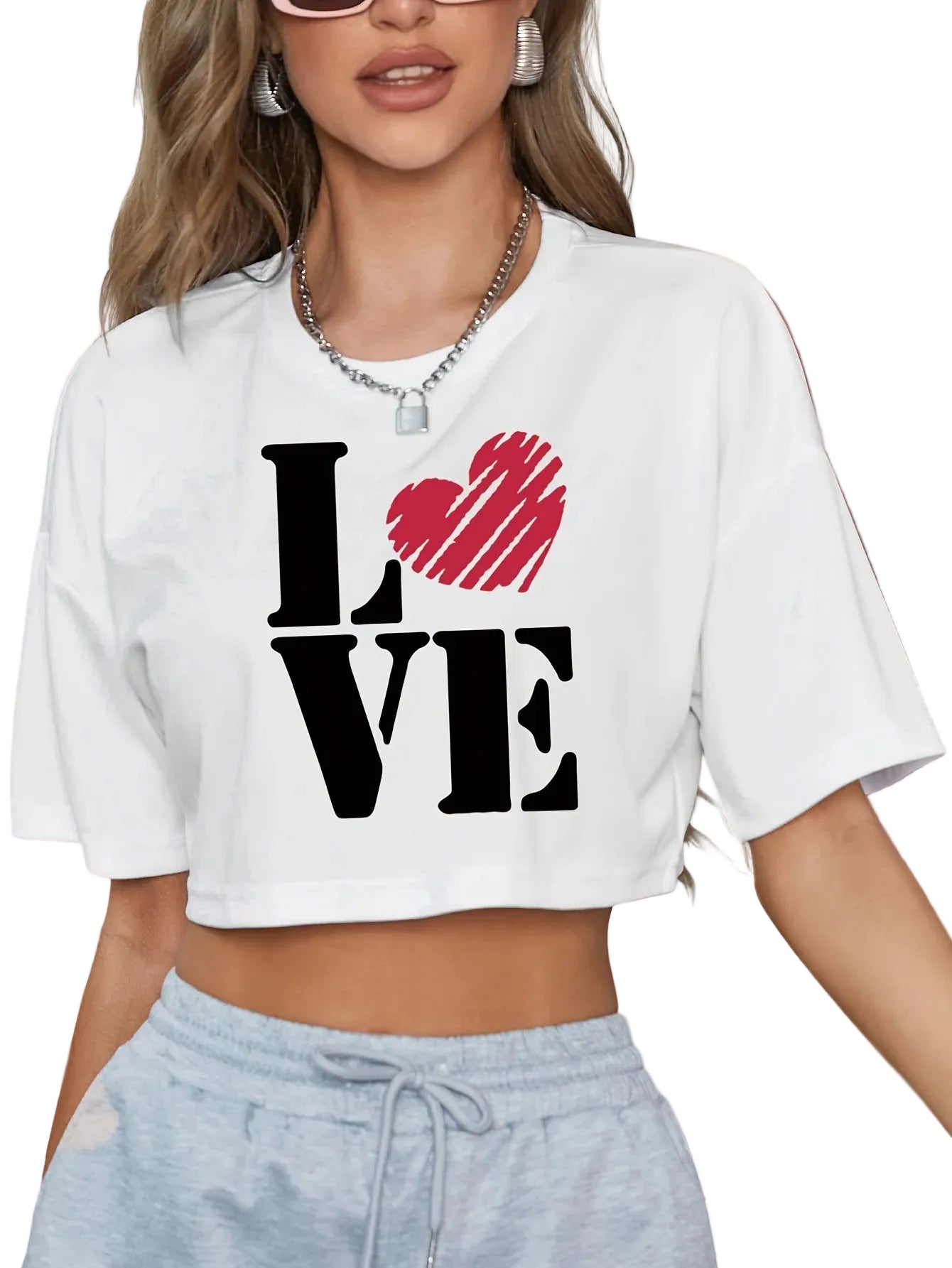 Women's Heart Graphic Crop Top for Casual Everyday Streetwear Modern Fashion Style