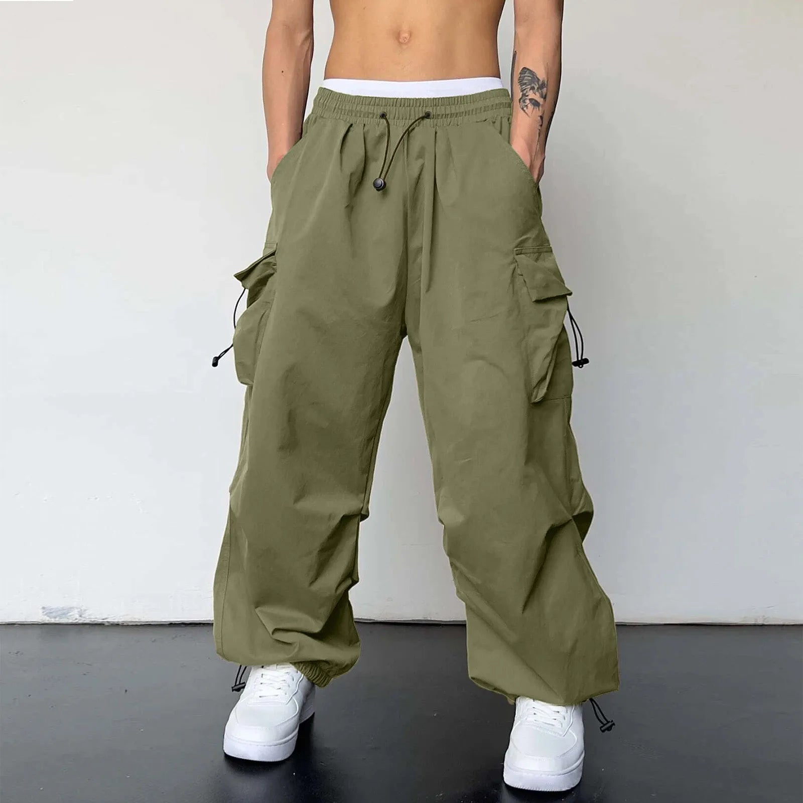 Men's Relaxed Cargo Pants with Multi-Pocket Design and Adjustable Hem