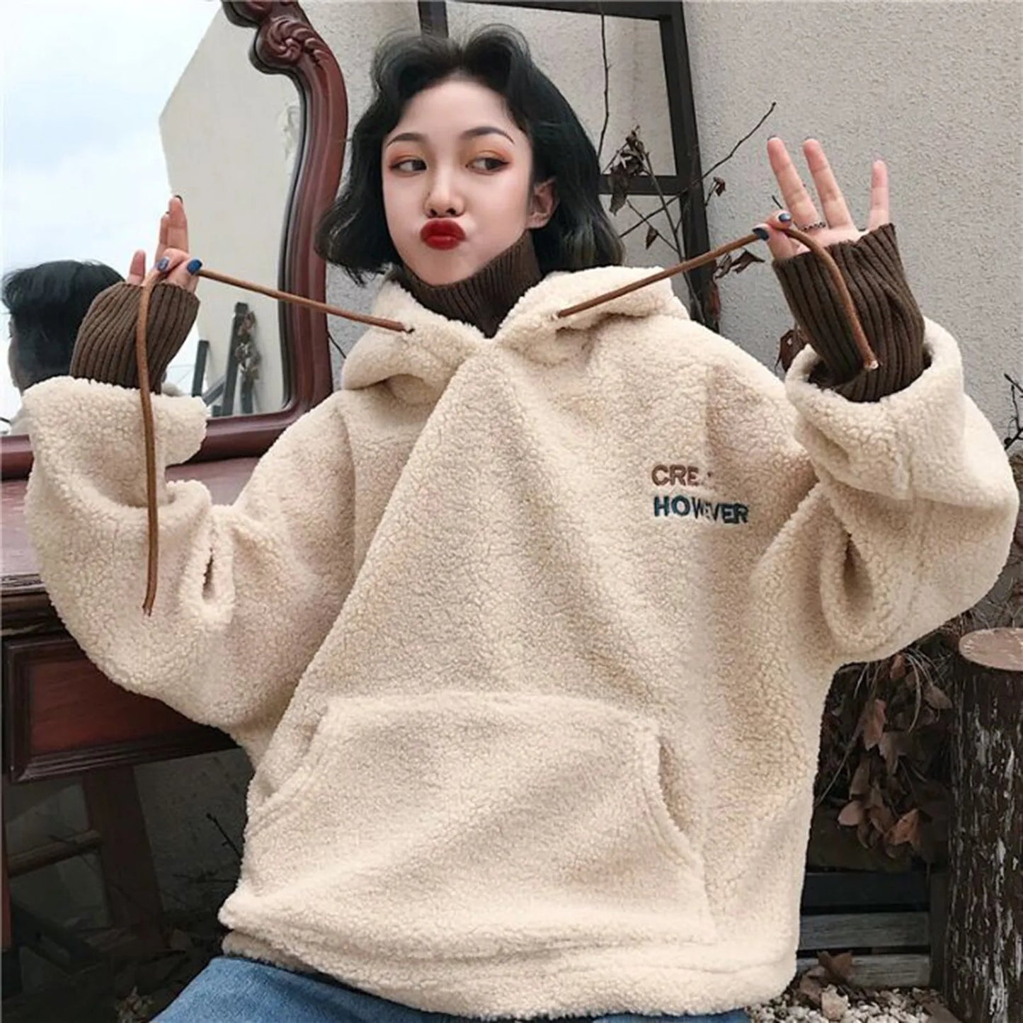 Women's Plush Two-Tone Hooded Fleece Pullover with Relaxed Fit for Cozy Everyday Wear