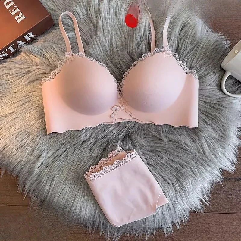 Smooth Contour Seamless Push-Up Bra and Matching Panty with Scalloped Lace Edging