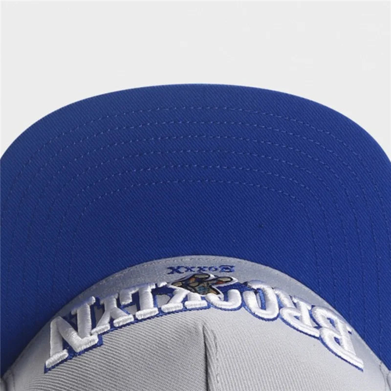 Structured Embroidered Snapback Baseball Cap with Flat Brim for Urban Streetwear Fashion Style