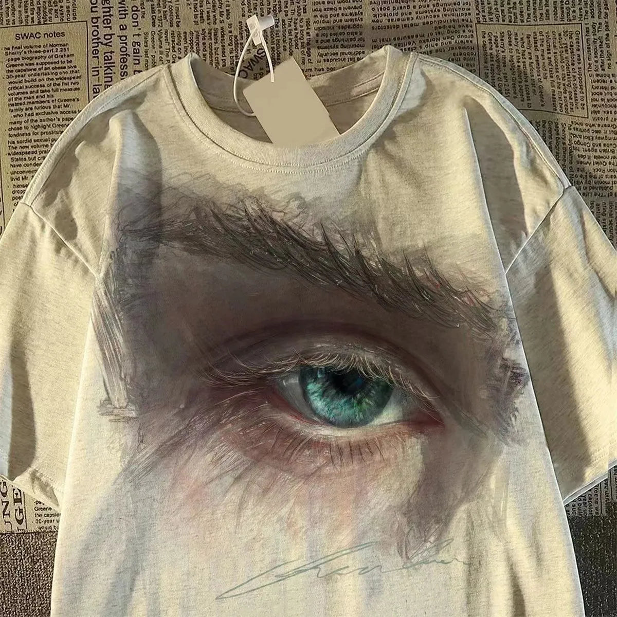 Oversized Artistic Eye Graphic Streetwear T-Shirt with Abstract Portrait Design